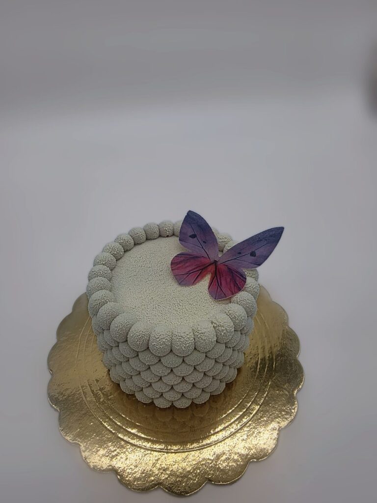 Elegancka monoporcja z jadalnym motylem